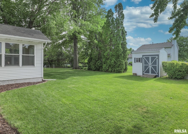 4760 Apple Valley Dr, Bettendorf, IA 52722 - view of green lawn