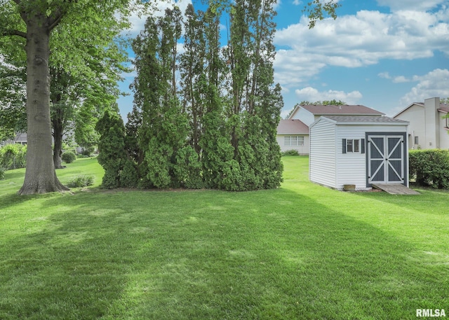 4760 Apple Valley Dr, Bettendorf, IA 52722 - view of grassy yard