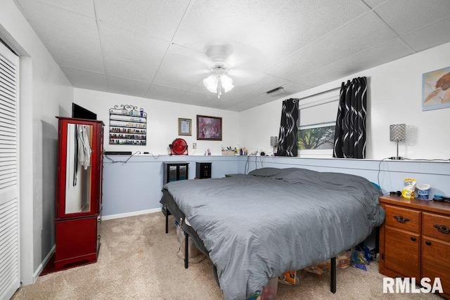 911 Cardinal Dr, Maquoketa, IA 52060 - bedroom featuring light colored carpet, a drop ceiling, baseboards, and a ceiling fan