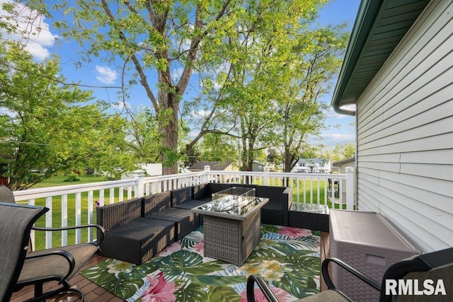 911 Cardinal Dr, Maquoketa, IA 52060 - wooden terrace featuring an outdoor hangout area