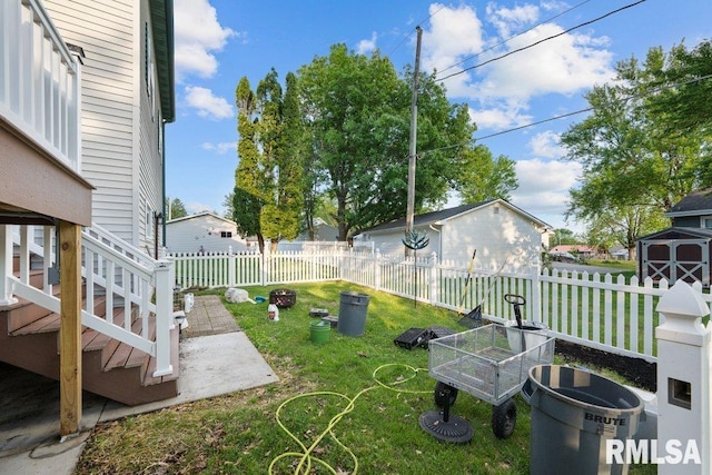 911 Cardinal Dr, Maquoketa, IA 52060 - view of yard