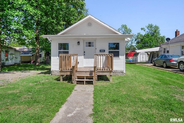 404 S 23rd St, Herrin, IL 62948 - shotgun-style home with a deck and a front yard