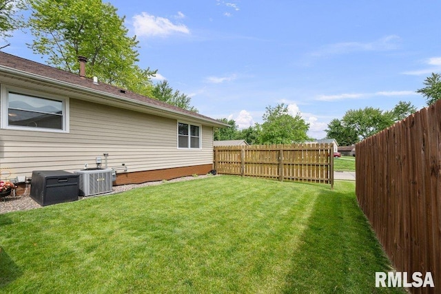 5647 Quercus Ln, Davenport, IA 52806 - view of yard featuring central AC