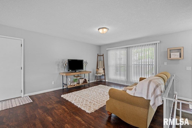 5647 Quercus Ln, Davenport, IA 52806 - living area featuring a textured ceiling, wood finished floors, and baseboards