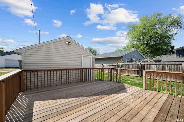 2920 Roosevelt St, Clinton, IA 52732 - view of wooden terrace