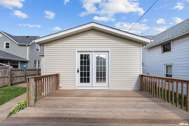 2920 Roosevelt St, Clinton, IA 52732 - view of wooden terrace