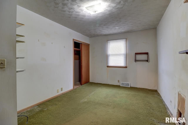 1148 Briarcliff Ln, Clinton, IA 52732 - unfurnished bedroom featuring carpet floors, a textured ceiling, and a closet