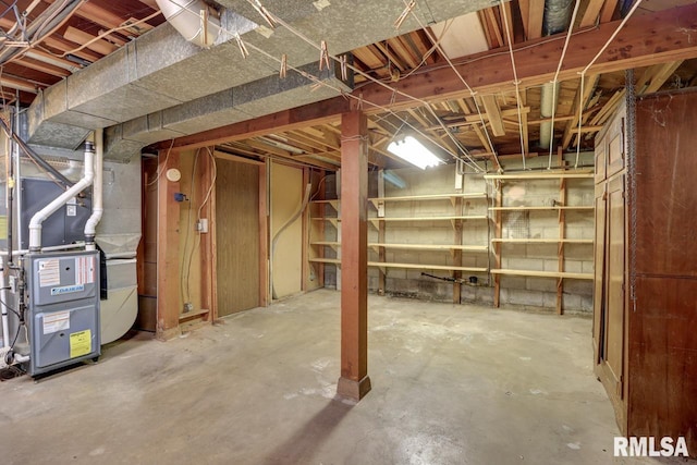 1148 Briarcliff Ln, Clinton, IA 52732 - unfinished below grade area with heating unit