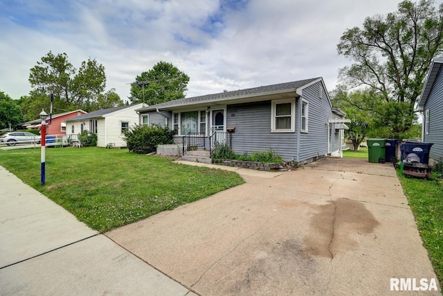 1148 Briarcliff Ln, Clinton, IA 52732 - view of front of property with a front yard