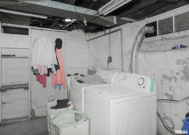 1036 30th St, Rock Island, IL 61201 - washroom featuring washing machine and clothes dryer