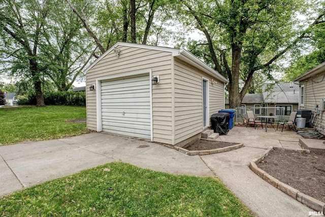 2303 Dunham St, Clinton, IA 52732 - detached garage featuring driveway