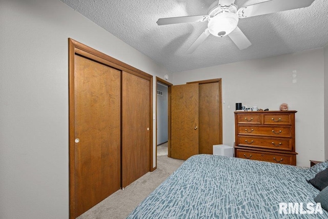237 Colony Dr, Davenport, IA 52806 - bedroom featuring light carpet, a textured ceiling, and ceiling fan