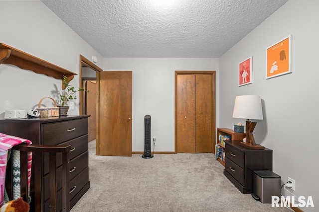 237 Colony Dr, Davenport, IA 52806 - carpeted bedroom featuring a closet and a textured ceiling
