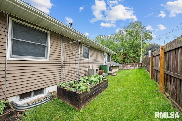 237 Colony Dr, Davenport, IA 52806 - view of yard featuring cooling unit and a garden