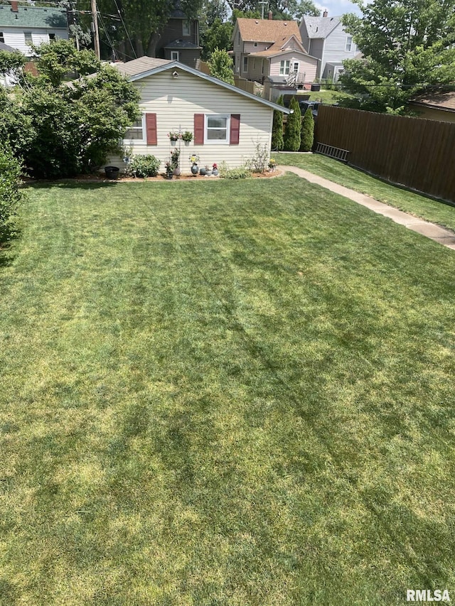1827 13th Ave, Moline, IL 61265 - view of yard