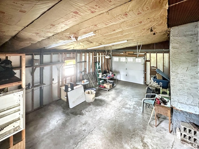 1010 W White St, Marion, IL 62959 - view of garage