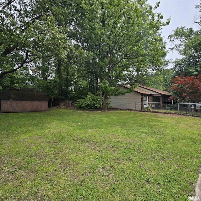 414 S Clayton St, Benton, IL 62812 - view of yard