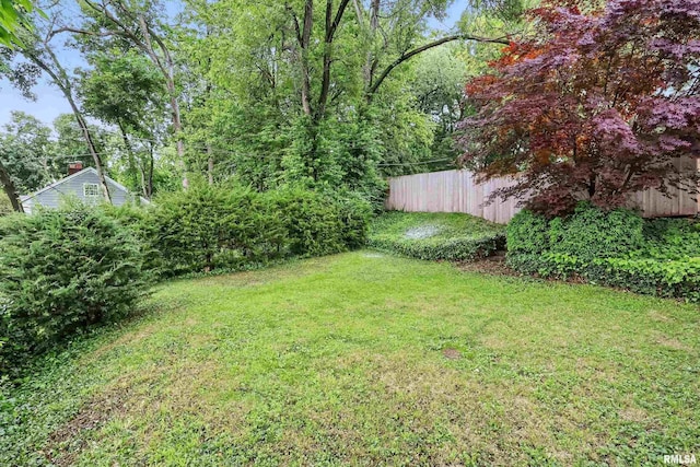 2402 Middle Rd, Davenport, IA 52803 - view of yard