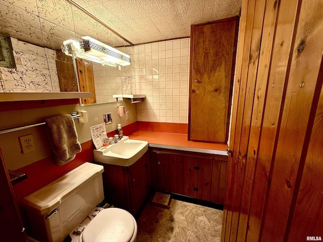 10 Blackhawk Hills Ct, Rock Island, IL 61201 - half bathroom with toilet and vanity