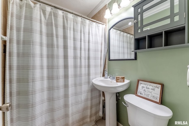 2215 N Nevada Ave, Davenport, IA 52804 - full bath with a shower with curtain and tile patterned floors