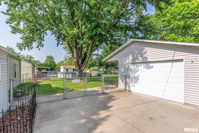 2215 N Nevada Ave, Davenport, IA 52804 - detached garage featuring a gate and driveway