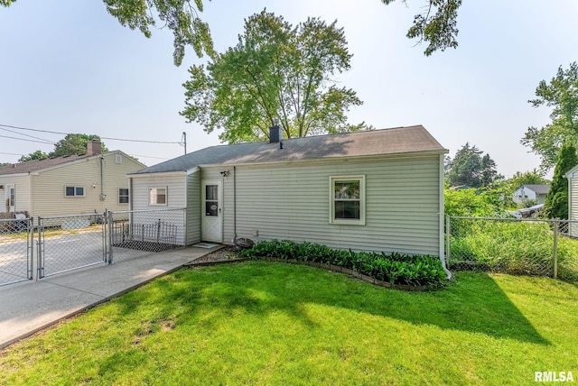 2215 N Nevada Ave, Davenport, IA 52804 - view of front of property featuring a gate and a patio