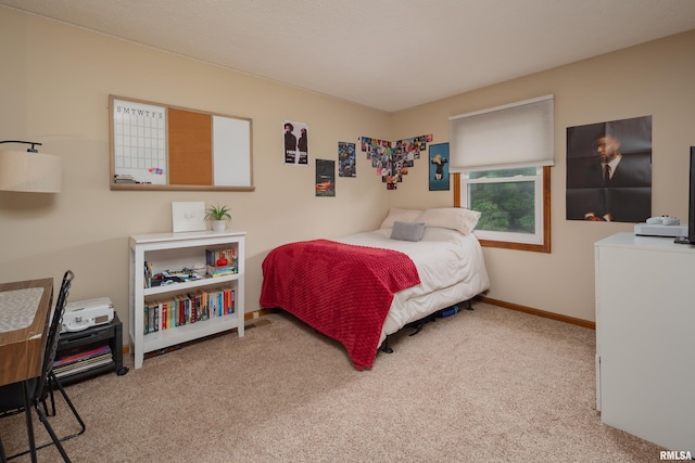 1425 W 48th St, Davenport, IA 52806 - carpeted bedroom featuring baseboards