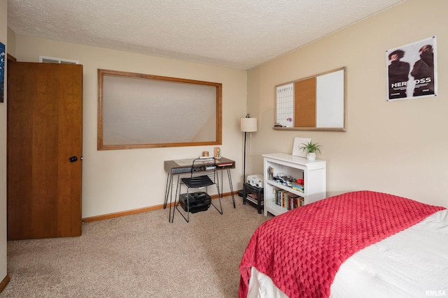1425 W 48th St, Davenport, IA 52806 - carpeted bedroom with baseboards and a textured ceiling