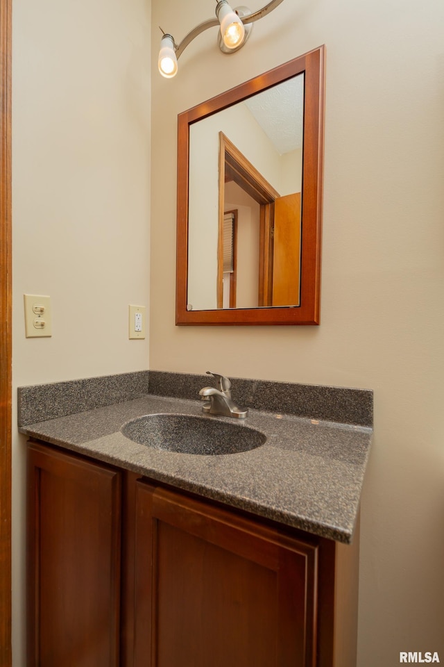 1425 W 48th St, Davenport, IA 52806 - bathroom featuring vanity