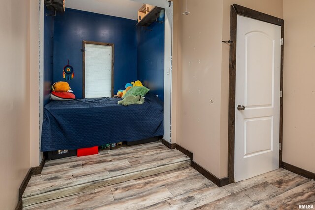 611 E Grand Ave, Carterville, IL 62918 - bedroom with light wood finished floors and baseboards