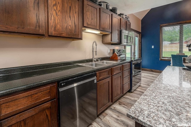 611 E Grand Ave, Carterville, IL 62918 - kitchen featuring appliances with stainless steel finishes, a sink, light wood finished floors, and vaulted ceiling