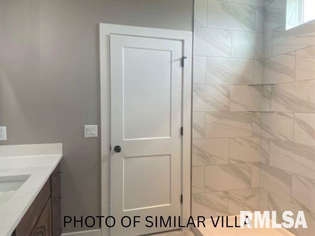 4730 Willow Cir, Davenport, IA 52806 - photo 3