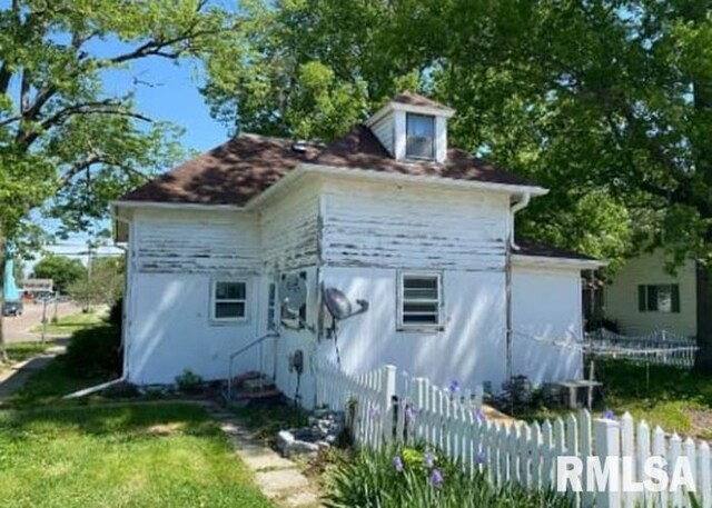 207 W Wilson St, New London, IA 52645 - view of back of property