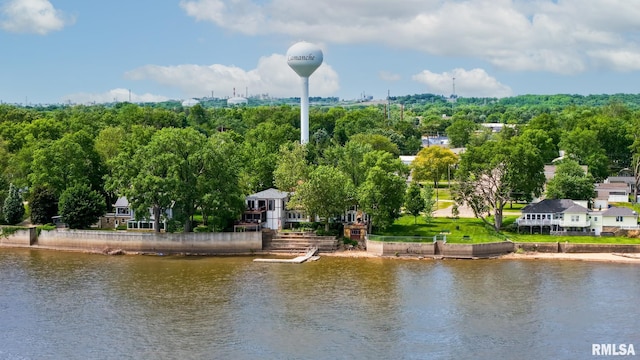 905 1st St, Camanche, IA 52730 - water view