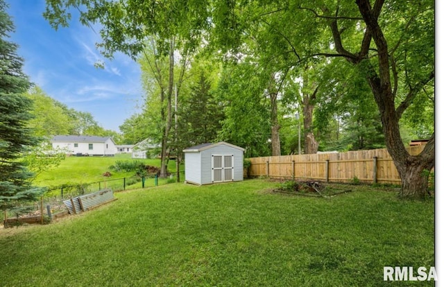 3071 S Hampton Dr, Bettendorf, IA 52722 - view of yard