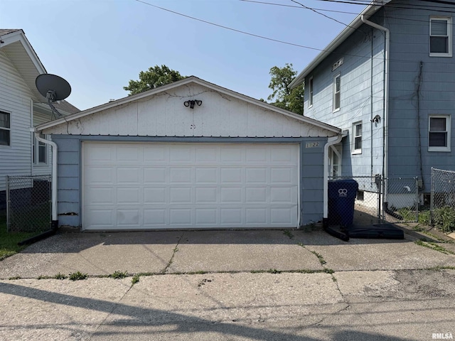 1122 E Colorado St, Davenport, IA 52803 - view of detached garage