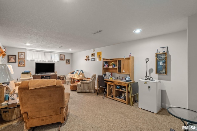 1415 W 59th St, Davenport, IA 52806 - living room featuring light colored carpet and recessed lighting