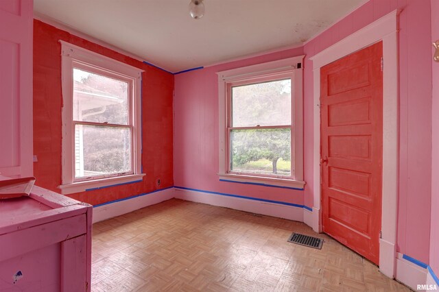 627 5th Ave S, Clinton, IA 52732 - unfurnished room featuring baseboards