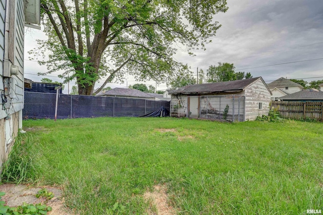 627 5th Ave S, Clinton, IA 52732 - view of yard
