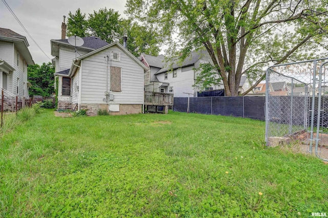 627 5th Ave S, Clinton, IA 52732 - view of yard
