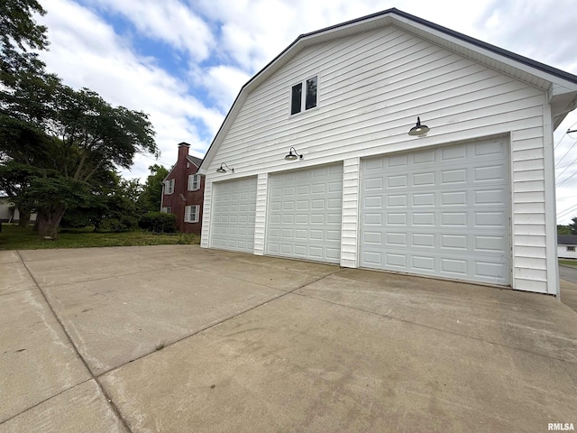 215 3rd St, Carmi, IL 62821 - view of detached garage