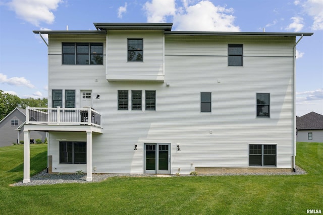 4691 Hidden Lake Ct, Bettendorf, IA 52722 - rear view of house with a lawn
