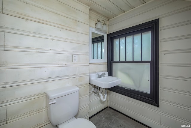 1522 Bridge Ave, Davenport, IA 52803 - half bath featuring toilet and a sink
