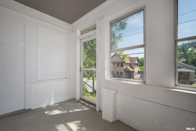 1522 Bridge Ave, Davenport, IA 52803 - entryway with healthy amount of natural light and concrete floors