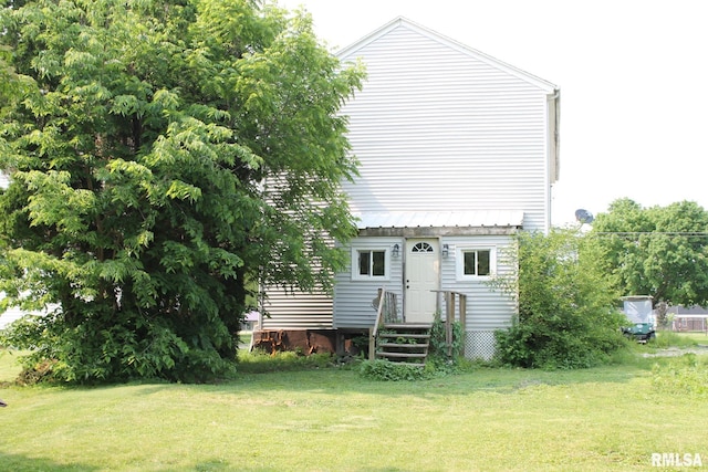 205 W Court St, Cambridge, IL 61238 - back of property with a yard