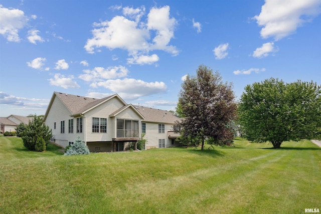 7318 35th Avenue Ct, Moline, IL 61265 - back of house with a yard