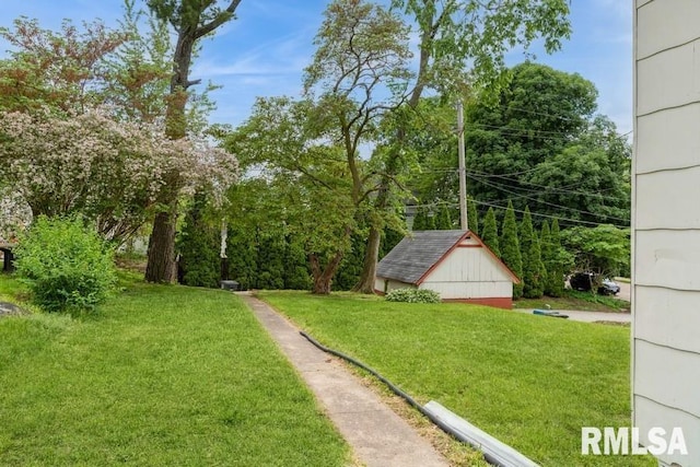 2308 18th Ave, Moline, IL 61265 - view of grassy yard