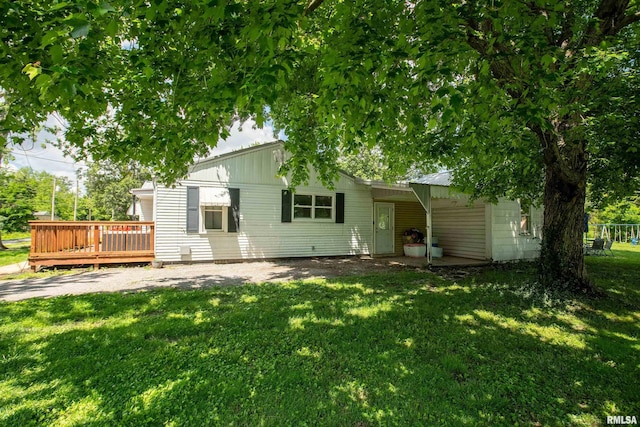 1013 Kirkpatrick St, Benton, IL 62812 - back of house featuring a deck and a yard