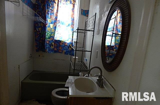 1132 W 9th St, Davenport, IA 52804 - full bath featuring toilet, vanity, and a tub to relax in
