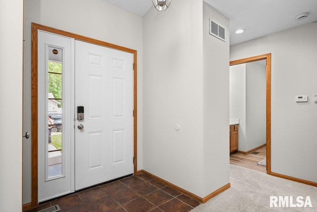 5300 Hillandale Rd, Davenport, IA 52806 - entrance foyer with baseboards